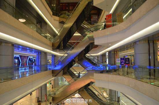 武漢商貿(mào)集團(tuán)昨日正式揭牌 武商中百整合重組走向全國